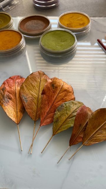 Johanna | Paper Botanical Art on Instagram: "Can’t get enough of these Autumn 🍂 This month @paperfloweracademy we’re creating a Centennial Blush Magnolia branch inspired by the colours of Fall. Love using 180gm crepe from @cartotecnicarossi for this. What a transformation 😍 #flowersforyou #magnolialeaves #papermagnolia #floraldesign #floralinspiration #flowersforall #paperflowerart #paperflowers #inspiredbynature_ #handmade #black_tree_designs #paperartist #instabloom #bhgflowers #flowerthe Alter Flowers, Scarecrows For Garden, Wreath Inspiration, Flowers In The Attic, Magnolia Branch, Diy Leaves, Fall Love, Paper Flower Art, Making Flowers