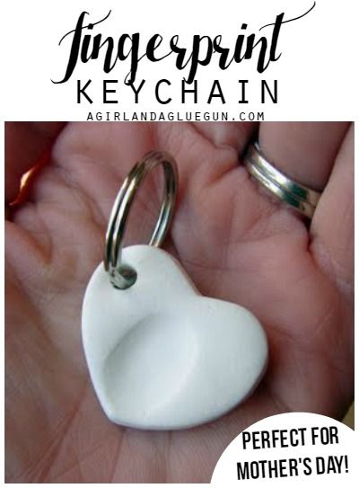 i haven't completely forgotten about mother's day - A girl and a glue gun Fingerprint Keychain, Inexpensive Mother's Day Gifts, Homemade Gifts For Mom, Diy Mother's Day Crafts, Homemade Mothers Day Gifts, Diy Gifts For Mom, Moms Crafts, Mothers Day Crafts For Kids, Mom Cards