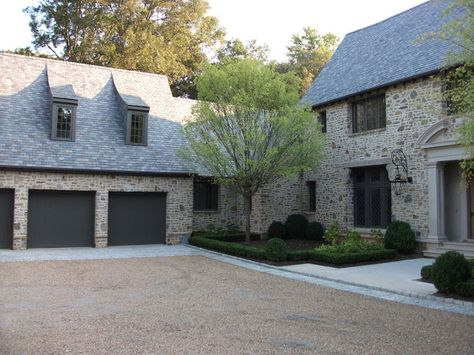 Limestone & Boxwoods - Perfect English - Benecki Fine Homes - pea gravel motorcourt English Modern, Driveway Design, Driveway Landscaping, Colonial Exterior, Perfect English, Traditional Exterior, Salou, Architecture Exterior, Stone House