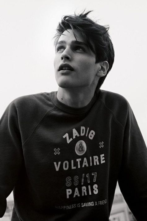 Simon Van Meervenne Pose for Zadig and Voltaire SS17 Lookbook Simon Van Meervenne, 얼굴 그리기, Aesthetic Boys, Tumblr Boys, Zadig And Voltaire, Male Face, Male Models, Mens Hairstyles, Beautiful People