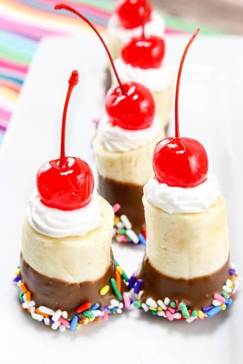 Banana Split Bites, Banana Split Dessert, Easy Lunch Boxes, Fresh Meals, Family Fresh Meals, Incredible Recipes, Banana Split, Mini Desserts, Breakfast Casserole