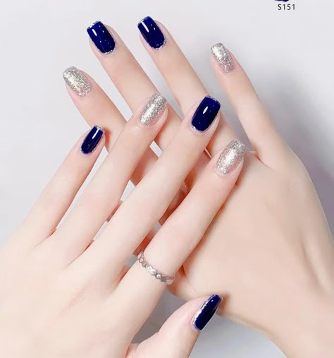 Nail Art Simple Blue, Blue Silver Nails, Artist Nails, Blue And Silver Nails, Elegant Touch Nails, Painting Nails, Kutek Disney, Unghie Nail Art, Beauty Hacks Nails