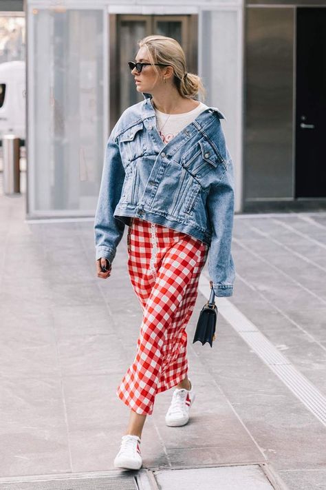 Here's What to Wear in 80-Degree Weather | Who What Wear Degree Outfit, Bright Pants, Denim On Denim, Outfit Trends, Dinner Outfits, Cute Comfy Outfits, Vintage Bag, Brunch Outfit, Teenager Outfits