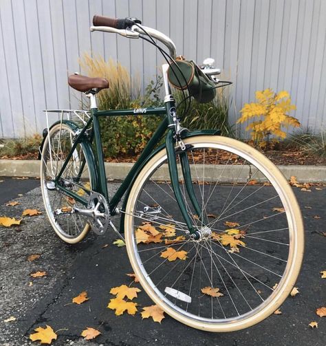 The Roadster Sport in Racing Green featured on the Fall streets of Boise, Idaho. Linus Bike, Bicycle Aesthetic, Aesthetic Bike, Green Bicycle, Green Bike, Bike Aesthetic, Room Of One's Own, Retro Gadgets, Pretty Bike