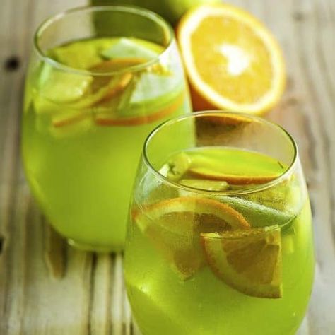 Enjoy the Olive Garden Green Apple Sangria when you make it at home, you need just three basic ingredients for this amazing sangria. #copycat #olivegardn Apple Moscato Sangria, Olive Garden Sangria Recipe, Green Apple Sangria, Green Apple Moscato Sangria, Crazy Drinks, Apple Sangria Recipes, Christmas Sangria Recipes, Moscato Sangria, Christmas Sangria