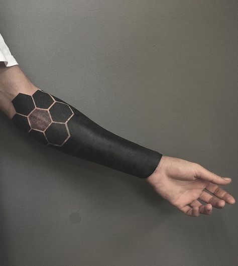 cool blackout tattoo ideas © tattoo artist Effedots 💟💟💟💟💟 Sleeve Inspiration, Black Sleeve Tattoo, Tattoo Artists Near Me, Geometric Mandala Tattoo, Solid Black Tattoo, Geometric Sleeve Tattoo, Full Sleeve Tattoo Design, Blackout Tattoo, Tattoo Sleeves