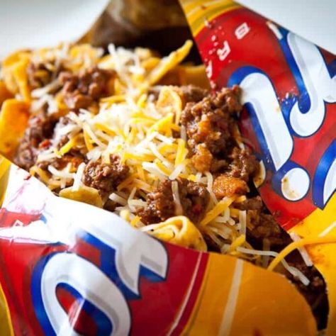 Taco In A Bag, Texas Chili Recipe, Frito Pie Recipe, Frito Chili, Frito Chili Pie, Chili Pie, Easy Treats To Make, Texas Chili, Frito Pie