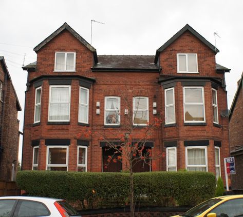 Houzz Tour: Is This The UK's Greenest Victorian House? - by Ecospheric | Houzz IE Green Victorian House, Manchester House, Victorian Homes Exterior, Victorian Home, Passive House, Victorian House, Victorian Homes, Environmentally Friendly, House Exterior