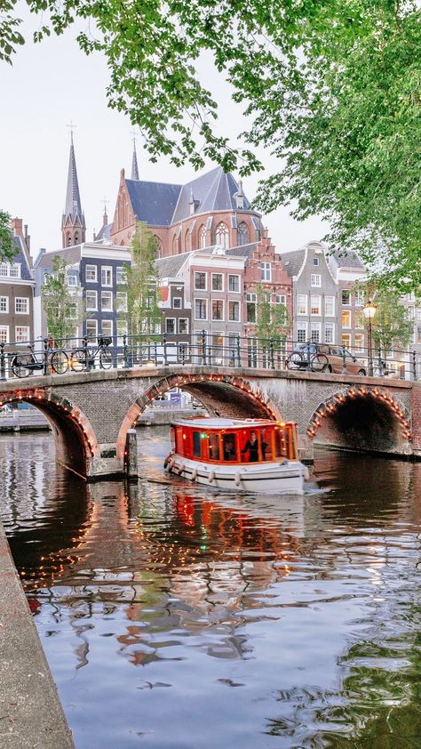 Amsterdam Bridge, Travel Manifestation, Urban Places, Amsterdam Wedding, Puzzle Ideas, City Europe, Canal Barge, Things To Do In Amsterdam, To Do In Amsterdam