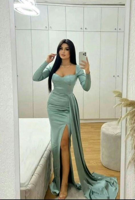 Silk Gown For Dinner, Wedding Guest Dress Short Sleeve, Dress With Sleeves Prom, Extravagant Outfits, Long Sleeve Maxi Dresses, Golden Globes Red Carpet, Spring Dresses Women, Classy Wedding Dress, Soiree Dress