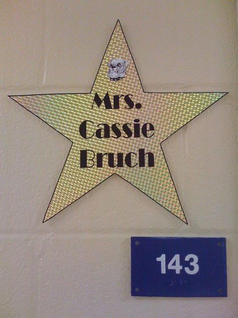 Teacher's nameplate for Hollywood-themed classroom (idea from star found on celebrity's dressing room) Hollywood Dressing Room, Dressing Room Door, Hollywood Classroom, Hollywood Theme Classroom, Classroom Idea, Vbs 2024, Hollywood Theme, Organization And Management, Entertaining Decor