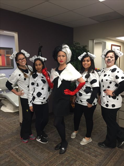 Cruella Deville Dalmation Costume, Halloween Costume Ideas For Work Office, Animal Group Costumes, Diy Halloween Costumes Work Appropriate, Work Office Halloween Costumes, Dalmation Costume Women, Office Friendly Halloween Costumes, Office Halloween Costume Group, Halloween Costumes Office