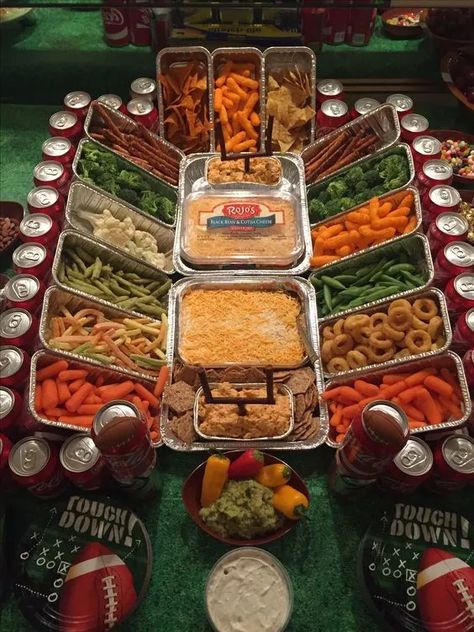 60+ Awesome Super Bowl Party Food and Decoration Ideas for Game Day - HubPages Brunch Mesa, Super Bowl Essen, Superbowl Party Food Ideas, Snack Stadium, Enchiladas Suizas, Football Party Foods, Bowl Party Food, Football Snacks, Taco Bake