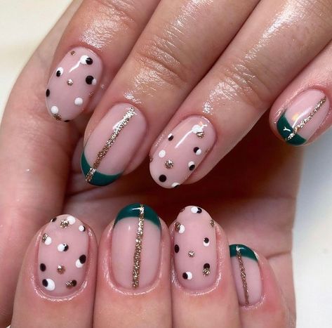 Nail It! on Instagram: “Polka dot Christmas 🤍🖤 @cuteycles.nails.by.emily #nailitdaily” Emerald Green French Tips, Minimal Christmas Nails, Polka Dot Christmas, Christmas Nail Ideas, Polish Christmas, Festive Nail Art, Minimal Christmas, Polka Dot Nails, Dots Nails