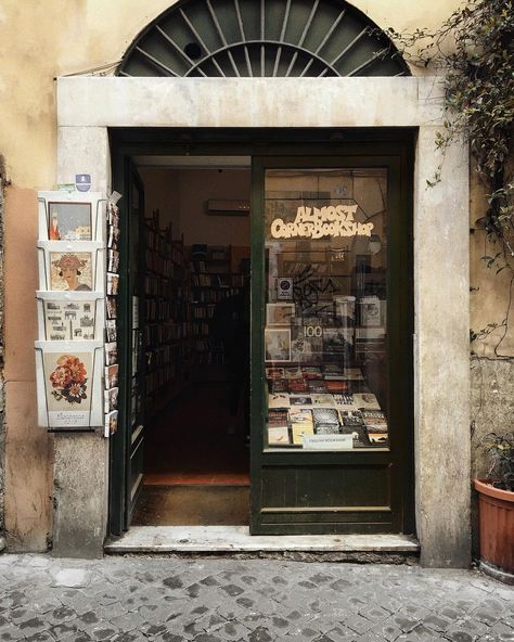 Italy Library, Another Day, Rome Italy, Student Art, Trip Planning, Bookstore, Art History, Florence, Rome