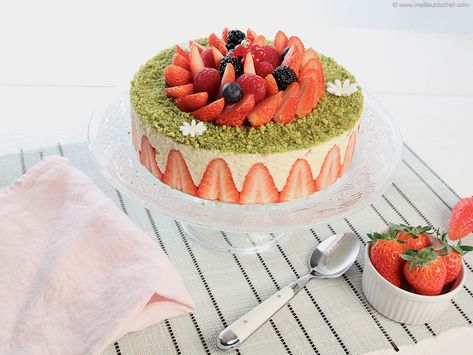 Ultimate Fraisier Cake Fraisier Cake, British Cooking, Illustrated Recipe, Decoration Patisserie, Matcha Cake, French Cake, French Desserts, Cake Decorating Videos, Strawberry Cakes