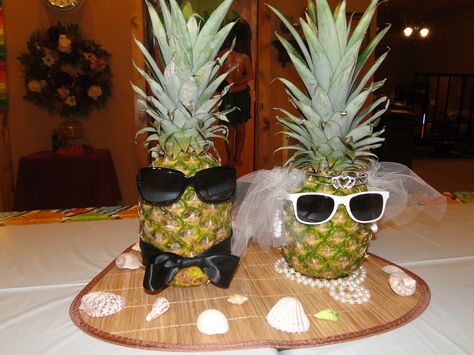 I made this "Bride & Groom" centerpiece for my daughter's Hawaiian Luau personal bridal shower... Luau Centerpieces, Hawaiian Bridal Shower, Luau Bridal Shower, Pineapple Centerpiece, Beach Bridal Showers, Luau Wedding, Tropical Bridal Showers, Tropical Bridal, Fiesta Tropical