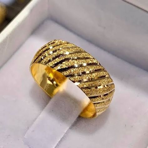 Gold Ring Challa For Female, Chala Ring Design Gold, Challa Ring Designs Gold, Dubai Gold Jewelry Rings, Golden Rings Design For Women, Gold Bangals Design Latest, New Ring Designs Gold, Gold Ring Indian, Latest Gold Ring Designs