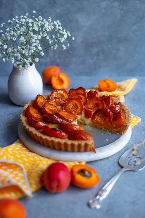 Apricot Recipes Dessert, Almond Tart Crust, Apricot Tart Recipe, Apricot Dessert, Crust Designs, Mini Tart Shells, Fresh Apricots, Apricot Tart, Tart Crust