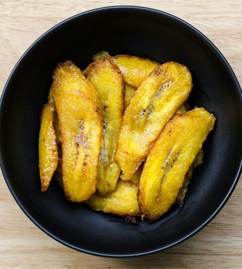 Air Fryer Plantains, Chicken Orzo Pasta, How To Make Plantains, Sweet Plantains, Easy Air Fryer Recipes, Parmesan Green Beans, Cooks Air Fryer, Rican Food, Colombian Food