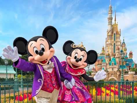 We take a sneak peek at Hong Kong Disneyland’s newest attraction The post Inside Disney’s Castle of Magical Dreams appeared first on Expat Living Hong Kong. Disneyland In December, Disneyland Characters, Anniversary Songs, Walt Disney Imagineering, Anniversary Decoration, Disney Imagineering, Shanghai Disney Resort, Hong Kong Disneyland, Anniversary Decorations