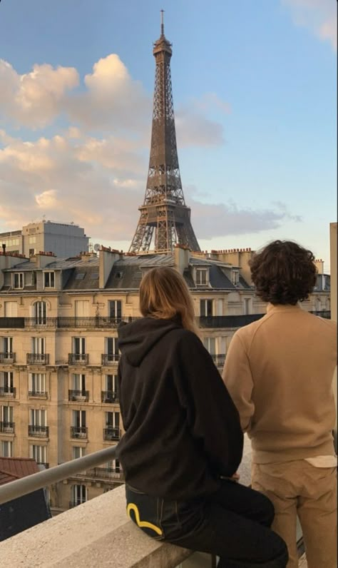 Anna And The French Kiss, Paris Life, Paris Couple, Dream Dates, Paris Dream, Parisian Aesthetic, France Aesthetic, Paris Vibes, Parisian Life