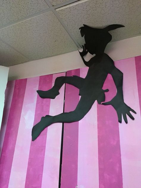 Peter Pan Crafts, Peter Pan Decor, Peter Pan Silhouette, Disney Villain Party, Disney Prom, Peter Pan Art, Villains Party, Peter Pan Neverland, Deco Disney