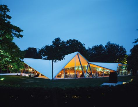 Serpentine Gallery Pavilion 2000 by Zaha Hadid - Serpentine Galleries Serpentine Pavillion, Serpentine Gallery Pavilion, Zaha Hadid Buildings, Serpentine Pavilion, Art Galleries Architecture, Zaha Hadid Architecture, Zaha Hadid Design, Origami Architecture, Pavilion Architecture