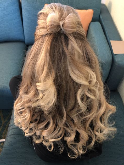 Bow Half Up Half Down Hair, Occasional Hairstyles, Half Up Half Down Bun Hairstyles, Half Up Half Down Bow, School Hairdos, Coquette Hairstyles, 2025 Bride, Bow Hairstyles, Long Locs