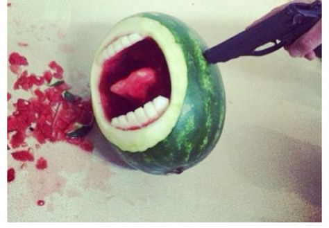 It's Monday! Watermelon Meme, Arte Zombie, Image Meme, Watermelon Art, Pinterest Humor, Bad Puns, Clean Humor, Fruit Art, Weird Art