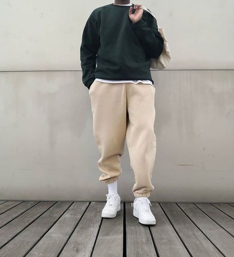 Beige Sweatpants Outfits, Sweats Outfit Men, Hoodies Outfit Men, Outfits With Sweatpants, Beige Hoodies, Trousers Outfit Men, Beige Sweatpants, Boys Aesthetic Outfits, Hoodies Outfit