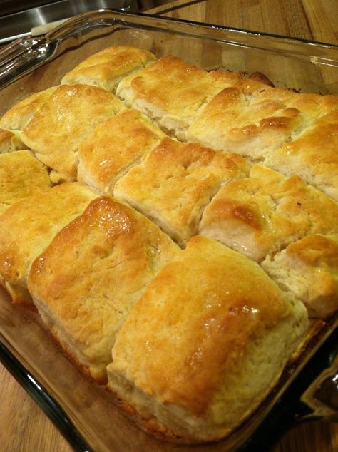 Sprite Biscuits, Pan Rolls, Best Biscuit Recipe, Homemade Biscuits Recipe, Easy Biscuit Recipe, Deep South Dish, Bisquick Recipes, Biscuit Bread, Biscuit Rolls