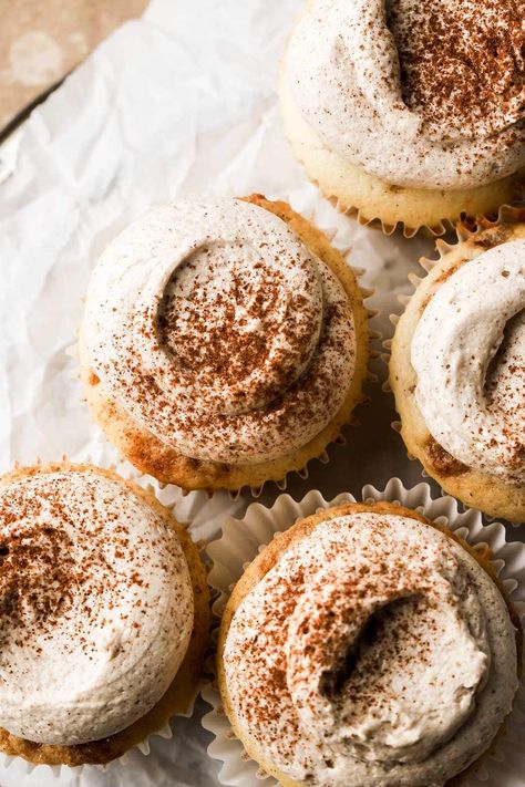 Vanilla Cinnamon Cupcakes, Banana Cupcakes With Cinnamon Buttercream, Cinnamon Bun Cupcakes, Cinnamon Sugar Cupcakes, Muffin Recipes Fall, Cupcake Food Photography, Bakery Recipes Unique, Cinnamon Roll Cupcake, Cupcake Flavor Ideas