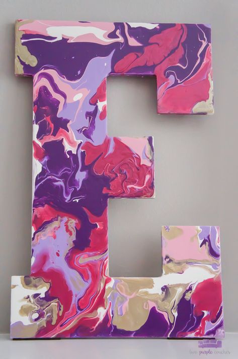 Gorgeous DIY paint pour letter art. Make your own with this simple acrylic paint pouring tutorial. #paintpouring #acrylicpour #modernart #wallart #marbling Painting Letters Ideas, Wood Letter Painting, Painted Letters Diy, Initial Letter Decor, Wooden Letter Painting Ideas, Wood Letter Painting Ideas, Letter Painting Ideas, Letter Decoration Ideas, Purple Couches