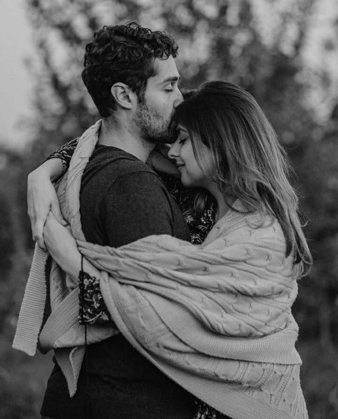 Wife And Husband Photography, Husband Photography, Aesthetic Couples, Durga Picture, Sweet Hug, Photographer Couple, Wife And Husband, Bollywood Dress, Blur Photo Background