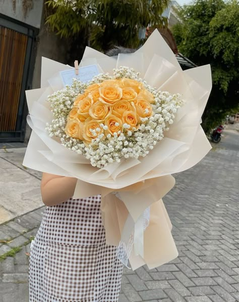 Unique Bridal Bouquets Ideas, Flower Boquettes, Yellow Roses Bouquet, Yellow Flowers Bouquet, Bridal Bouquet Ideas, Single Flower Bouquet, Bouquets Ideas, Unique Bridal Bouquets, Wedding Bouquet Ideas