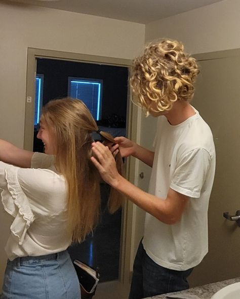 Stroking Hair Couple, Boyfriend Braiding Girlfriend Hair, Hair Touching Couple, Bf Playing With Gf Hair, Couple Hair Playing, Couple Doing Hair, Boyfriend Doing Girlfriends Hair, Couple Braiding Hair, Long Hair Boyfriend Couple