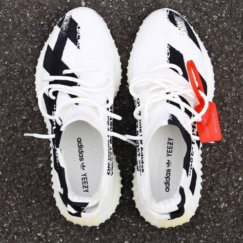 Futuristic Shoes, White Shoes Men, Adidas Shoes Mens, Off White Shoes, Black And White Shoes, Fresh Shoes, Hype Shoes, Yeezy Shoes, Custom Sneakers