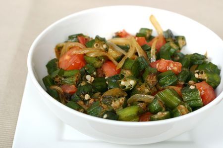 Our Caribbean Spicy Okra Recipe is perfect of for a meatless meal.  Even if you are not a fan of okras you will enjoy the taste of this seasoned dish. Ingredients: 1 tsp salt 1/2 tsp black pepper 2 tbsp vegetable oil 2 (28 ounces) cans tomatoes (diced) 2 medium onions, (chopped coarsely) 1 lb. … Indian Feast, Bhindi Masala, Okra And Tomatoes, Vegetable Recipe, Okra Recipes, Onion Vegetable, Vegetarian Indian, Recipe Indian, Healthy Meals To Cook