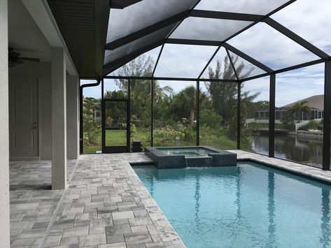 Backyard Pool Designs With Cage, Pool With Cage Ideas, Screen Pool Enclosure Ideas, Screen Pool Patio Ideas, Florida Pool Ideas With Cages, Florida Pools With Cages, Pool With Screen Enclosure Florida, Lanai Design, Pool Screen Enclosure