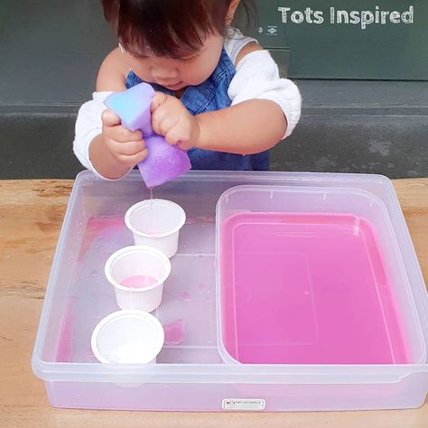 Water Transfer Activity, Water Play For Kids, Water Kids, Lesson Plans For Toddlers, Toddler Play, Water Play, Water Transfer, Sensory Bins, Water Activities