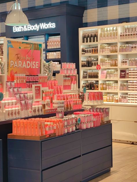 Bath And Body Aesthetic, A Thousand Wishes Aesthetic, Bath And Body Works Aesthetic Store, Bath And Body Works Store Aesthetic, Perfume Aesthetic Bath And Body Works, Bath And Bodyworks Aesthetic, Bath Body Works Aesthetic, Bath And Body Works Candles Aesthetic, Bath And Body Works Perfume Aesthetic