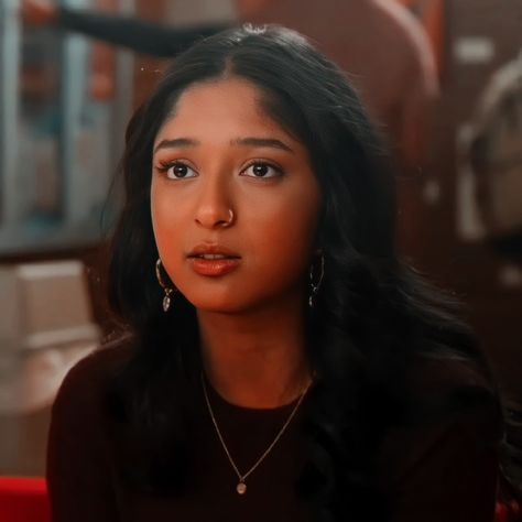 Devi Never Have I Ever Icon, Devi Never Have I Ever Aesthetic, Maitreyi Ramakrishnan Icons, Devi From Never Have I Ever, Never Have I Ever Pfp, Devi Vishwakumar Aesthetic, Devi Icon, Devi Vishwakumar Icons, Devi Vishwakumar Outfits