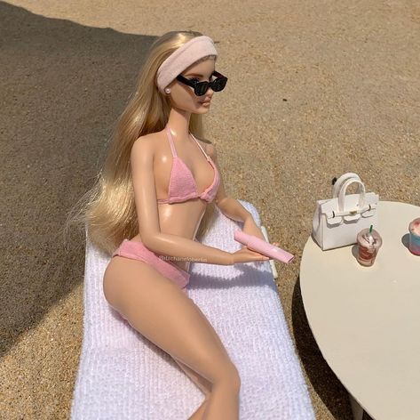 @itschaneloberlin • Instagram photos and videos Barbie Instagram, Barbie Photography, Barbie Mermaid, Chanel Oberlin, Barbie Art, Barbie Kids, Barbies Pics, Dress Barbie Doll, Barbie Doll Set