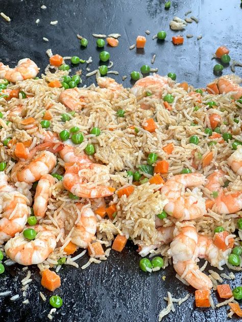 Shrimp Fried Rice on the Blackstone Blackstone Shrimp Stir Fry, Black Stone Shrimp Recipes, Shrimp Fried Rice On Blackstone Griddle, Fried Rice On The Blackstone, Rice On The Blackstone, Greek Chicken Pita, Chicken Caesar Sandwich, Griddle Cooking Recipes, Mango Salsa Salmon