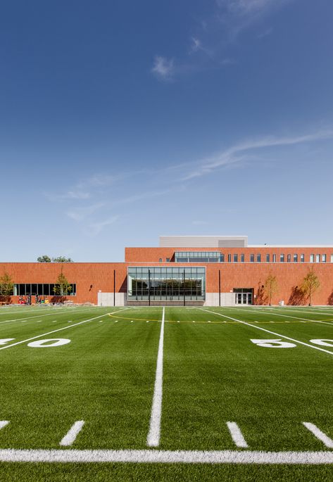 Back of the Yards High School,© Ignacio Espigares/STL Architects High Schools Exterior, Lapangan Aesthetic, School Yard Aesthetic, A School, Yard Background, School Ground, Usa High School, Outside School, Outside Of School