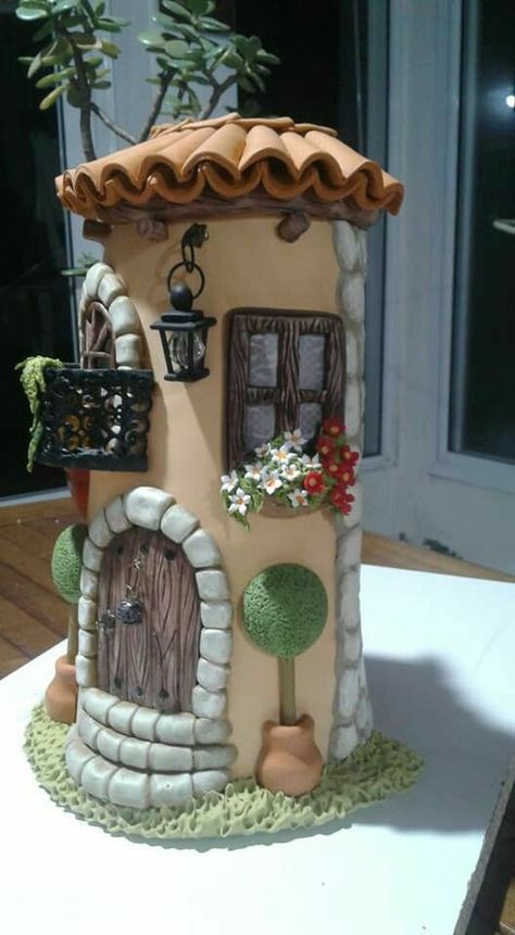 Fairy House Crafts, Clay Fairy House, Fairy House Diy, Pottery Houses, Diy Glass Bottle Crafts, Clay Fairies, Tanah Liat, Diy Bottle Crafts, Fairy Garden Houses