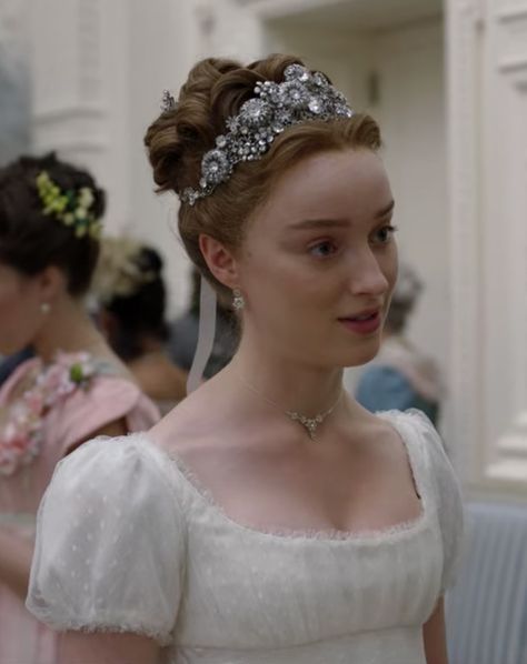 Daphne Bridgerton Hair, Regency Era Hairstyles, Daphne Bridgerton, Historical Hairstyles, Ballet Hairstyles, Regency Era Fashion, Halloween Makeup Inspiration, Regency Dress, 18th Century Fashion