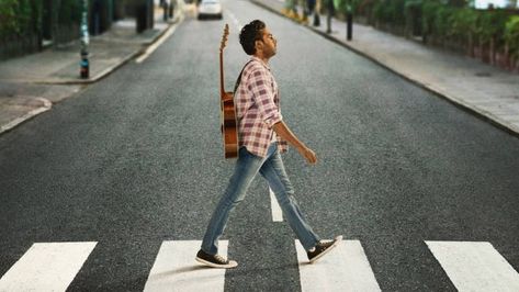 Does Himesh Patel really sing and play the guitar in Yesterday? - Classic FM Yesterday Movie, Beatles Movie, Richard Curtis, Beatles Music, Kate Mckinnon, Beatles Fans, Christopher Eccleston, Beatles Songs, Musical Comedy