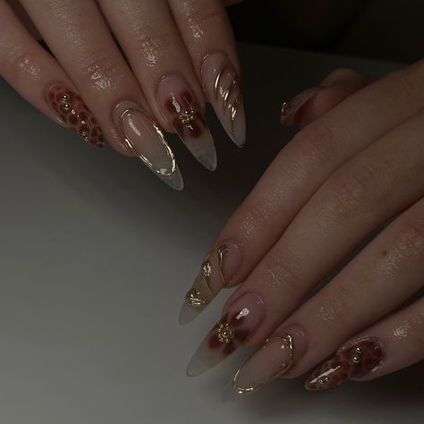 Browns and gold is always top tier Gold Brown Nails Design, Brown And Gold Gel Nails, Gold Brown Nails, Brown And Gold Nails Designs, Gold And Brown Nails, Nail Designs 2024, Brown Nails With Gold, Brown Gold Nails, Nail Ideas Brown